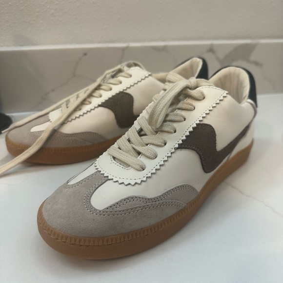 New women’s white and Gray Sneakers Dolce Vita notice - Picture 1 of 4
